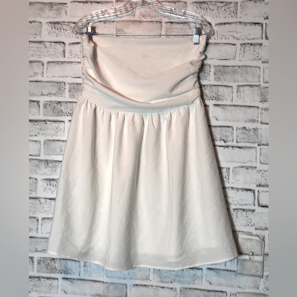 Marthea Cream‎ Strapless Dress